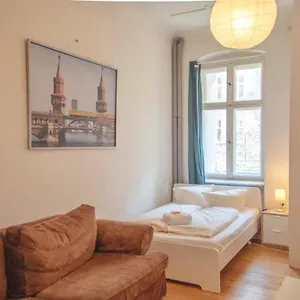 https://backpackerberlin.find-berlin-hotels.com