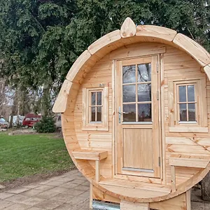 https://wohnen-im-campingcube-direkt-am-rhein.topcolognehotels.com